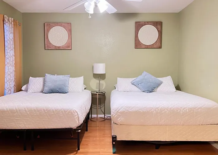 Grant\'S Family Home, Sleeps 16 Guests
